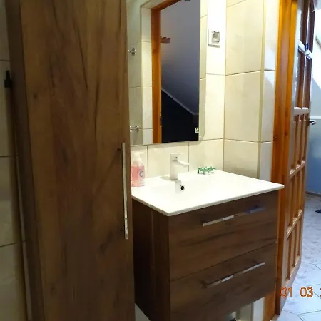 Nad Morzem U Kasi Apartment *