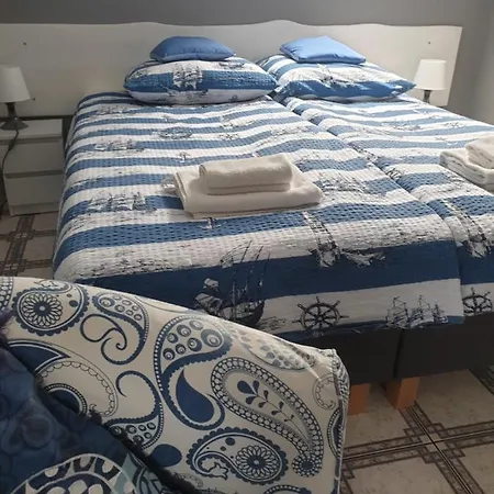 Nad Morzem U Kasi Apartment